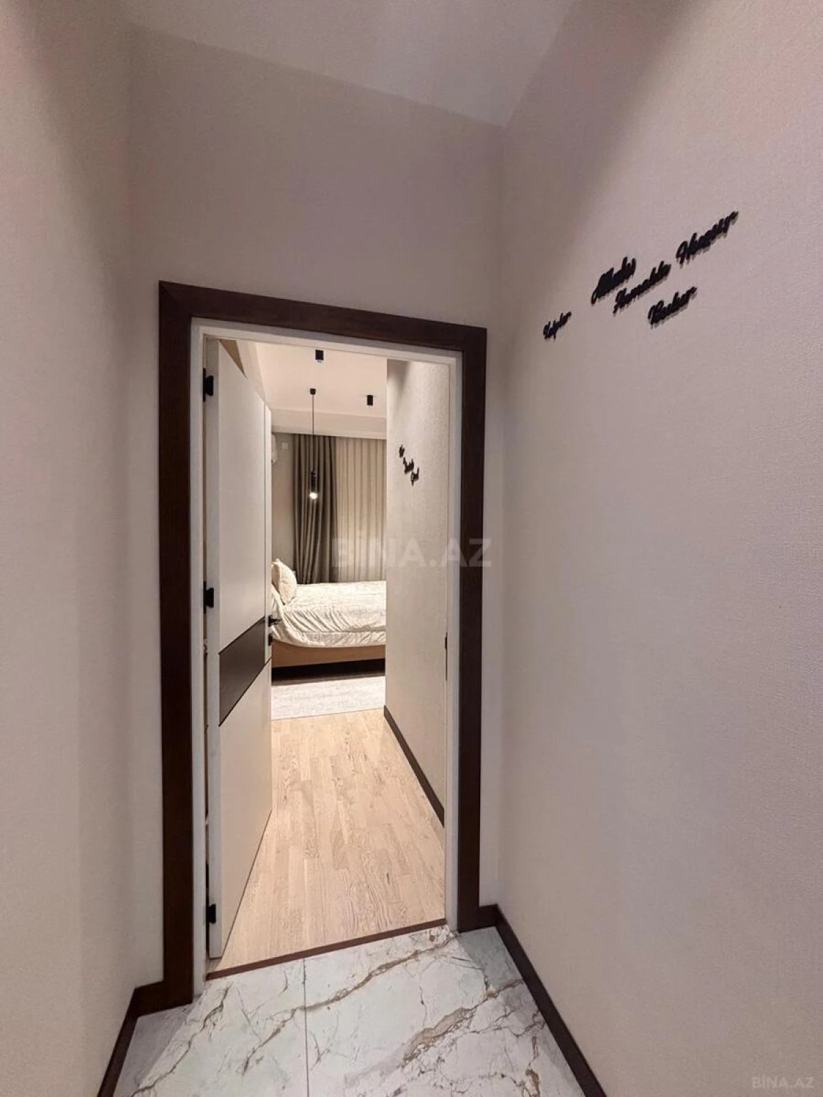 Satılır 4 otaqlı mənzil 136 m²