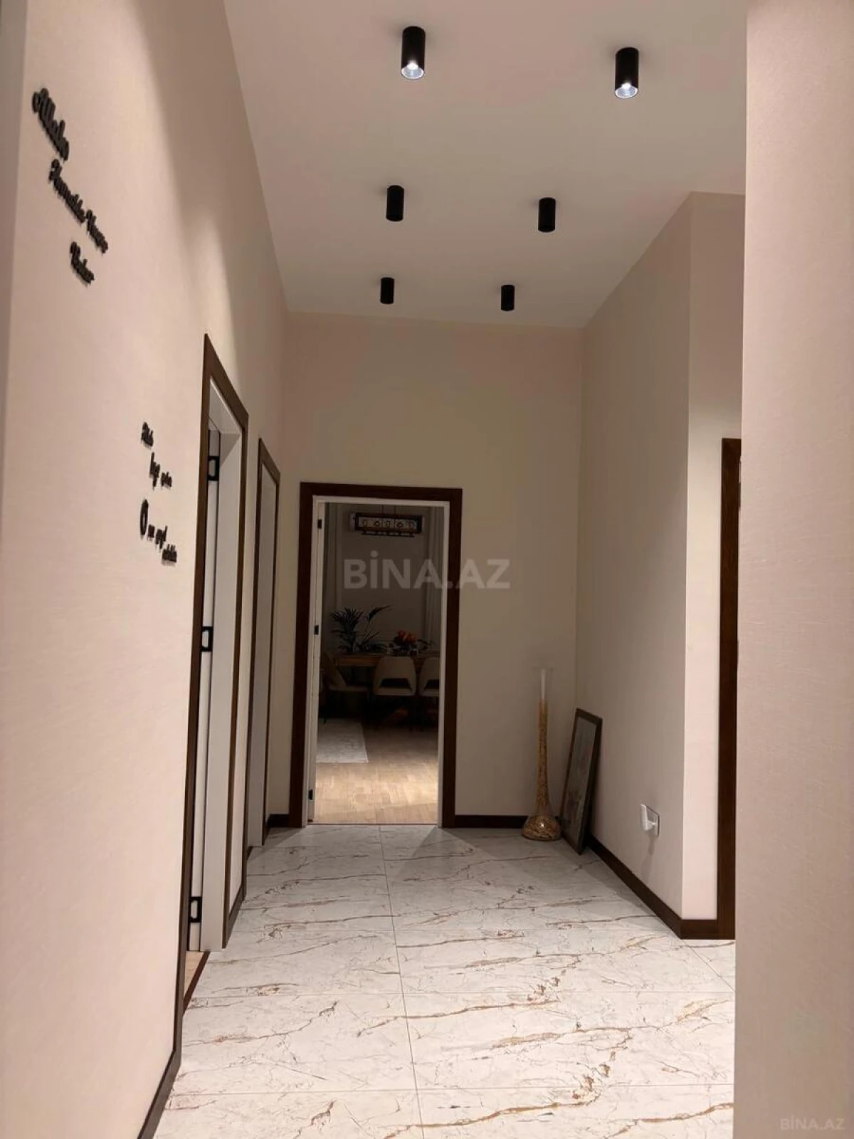 Satılır 4 otaqlı mənzil 136 m²
