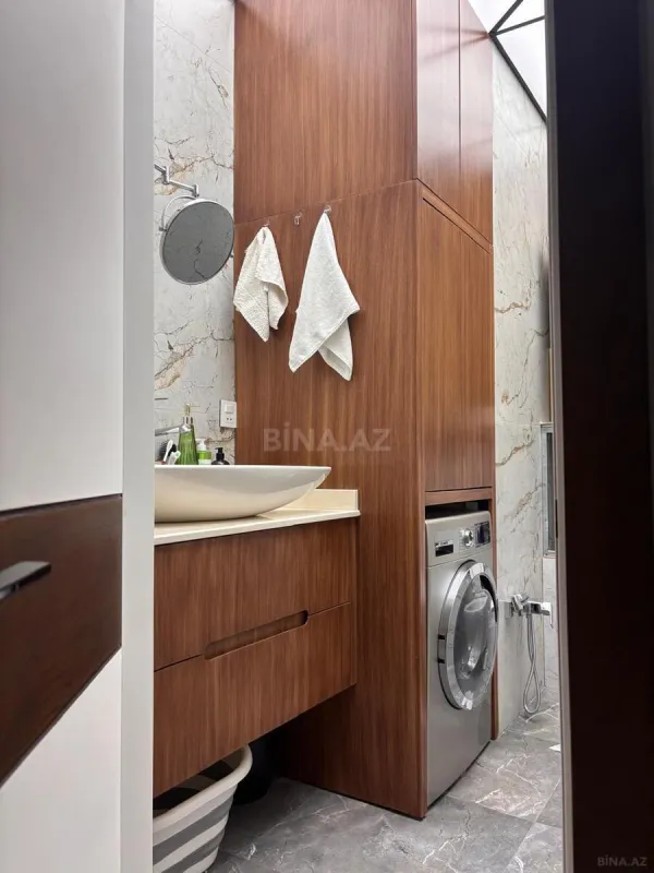 Satılır 4 otaqlı mənzil 136 m²