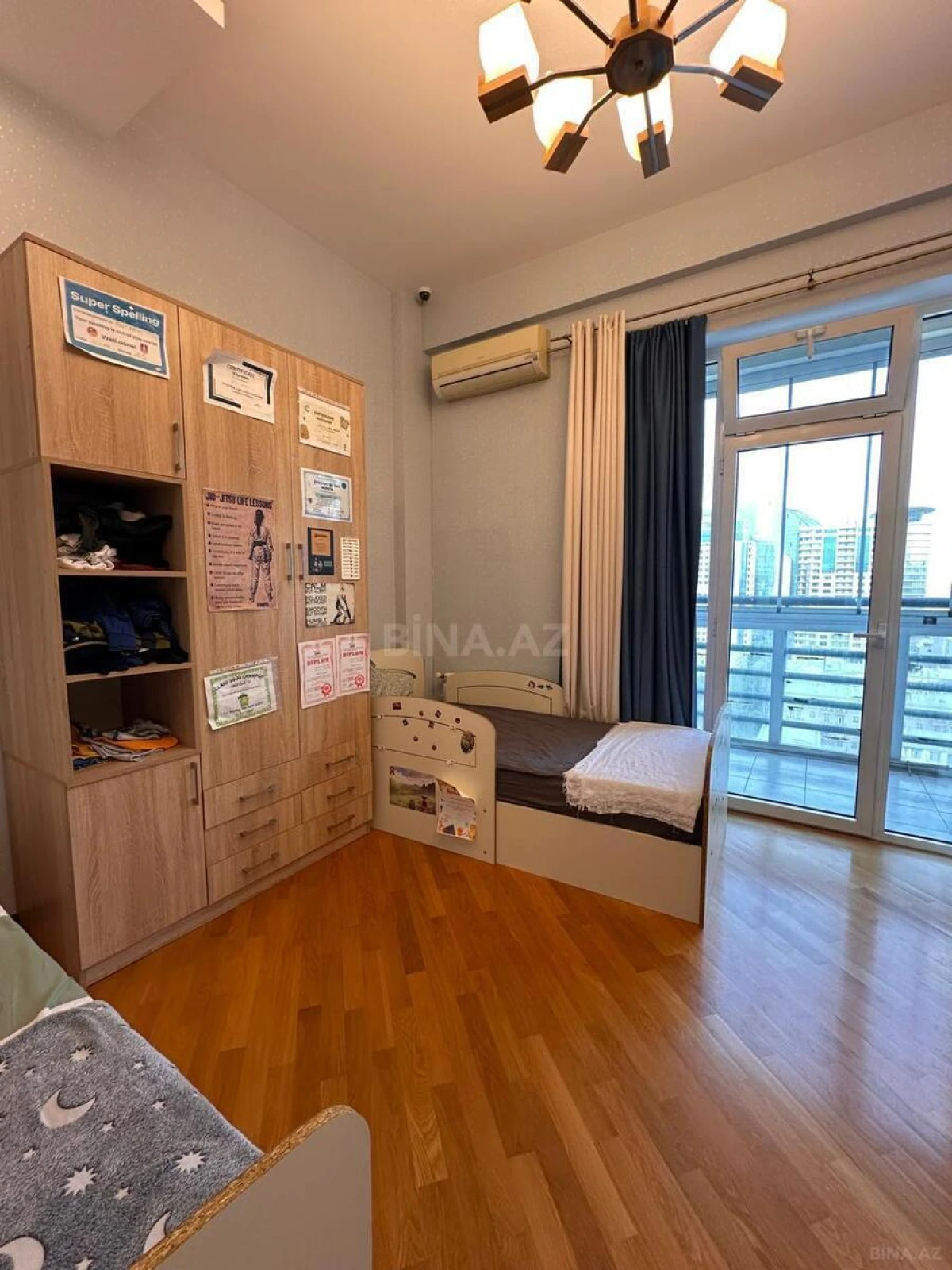 Kirayə verilir 3 otaqlı mənzil 190 m²
