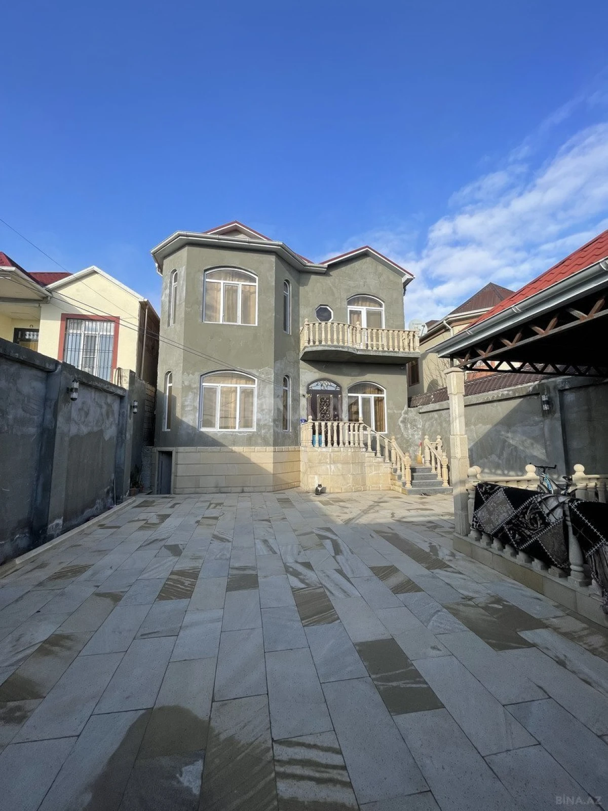 Satılır 6 otaqlı həyət evi 180 m²