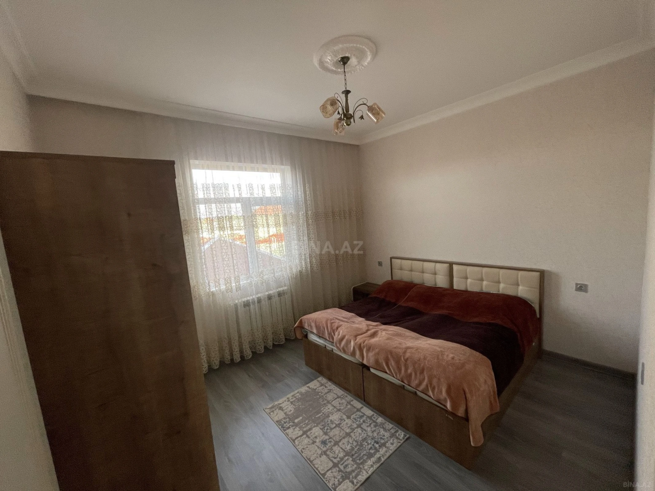 Satılır 6 otaqlı həyət evi 180 m²