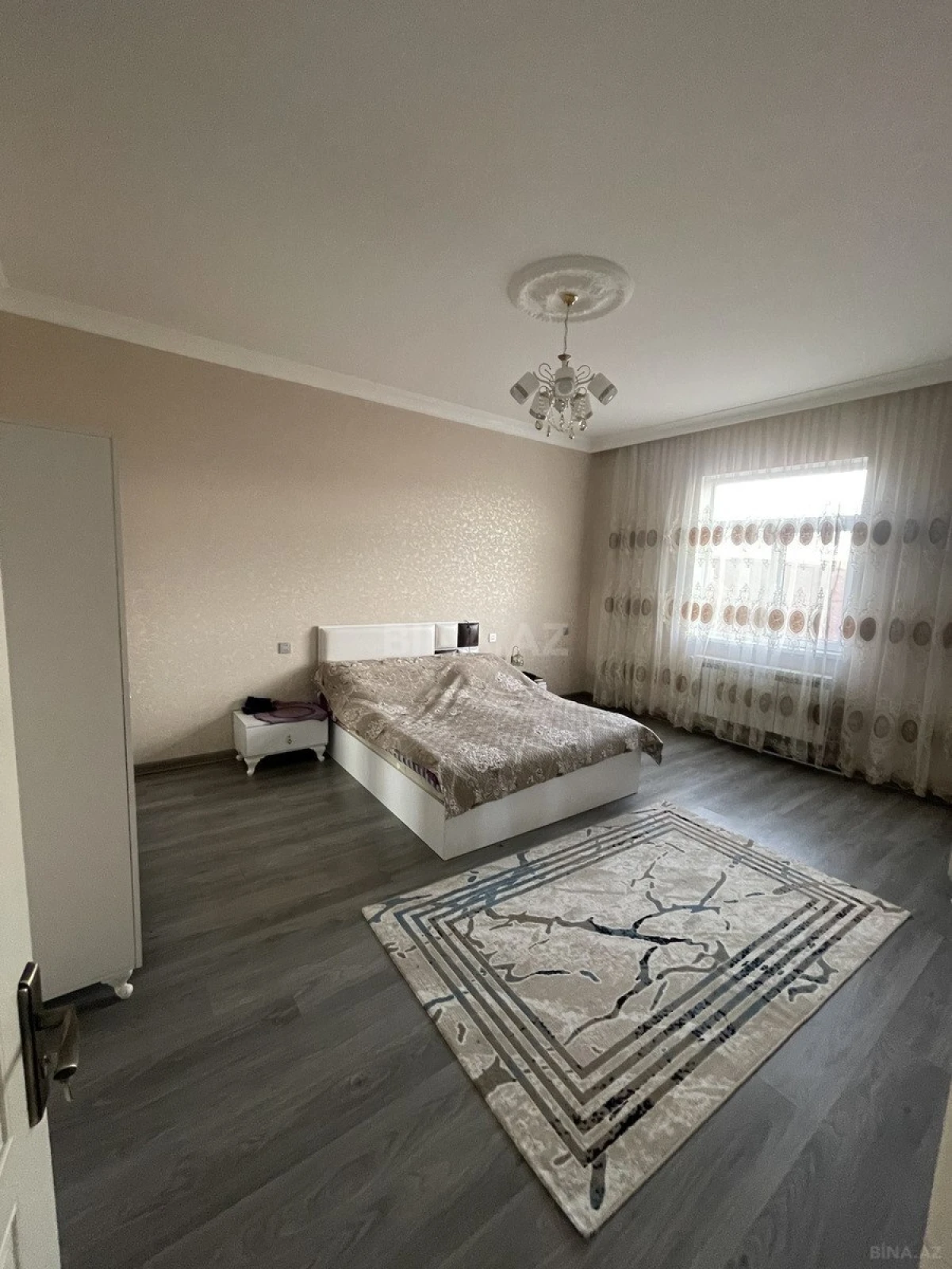 Satılır 6 otaqlı həyət evi 180 m²