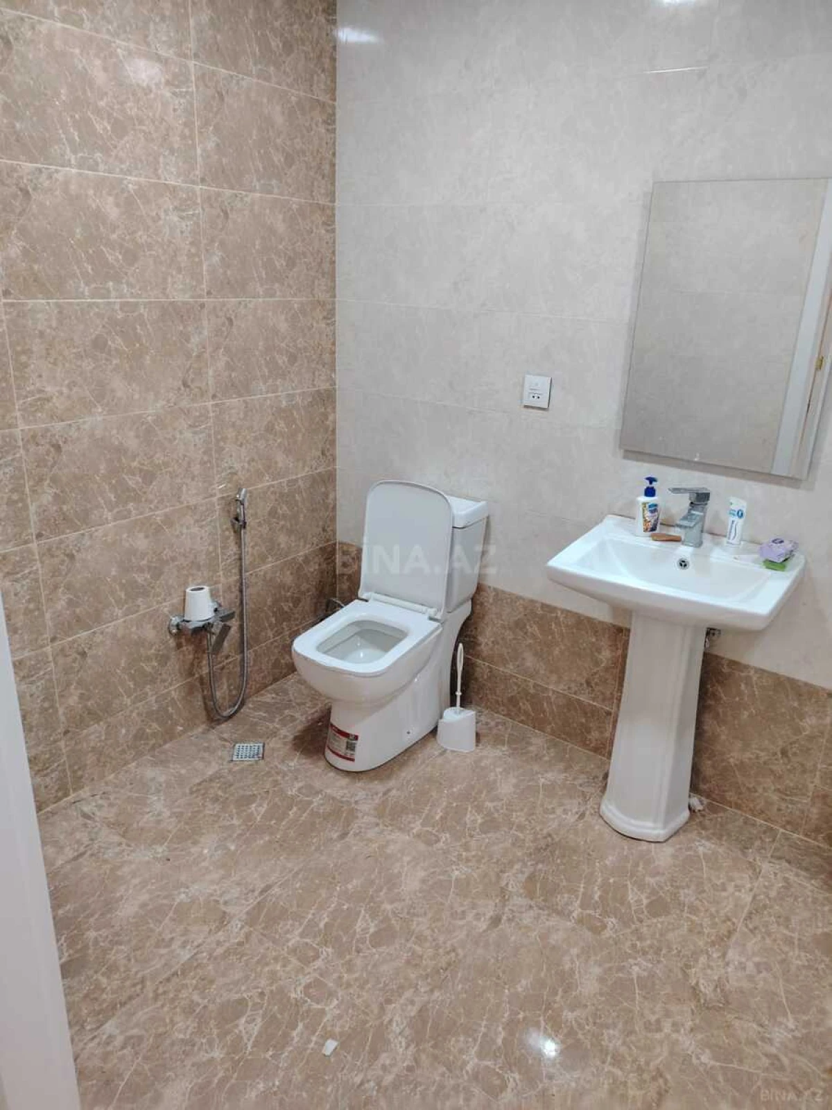 Satılır 2 otaqlı mənzil 81 m²