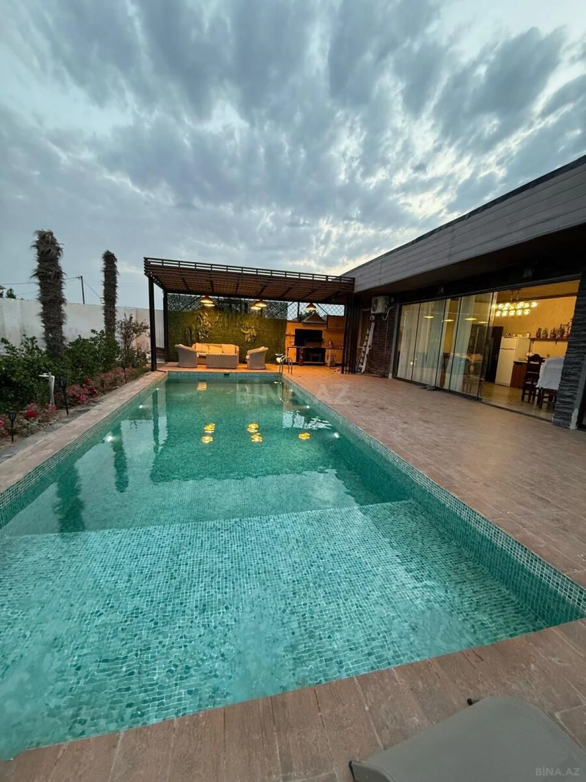 Kirayə verilir 3 otaqlı həyət evi 220 m²