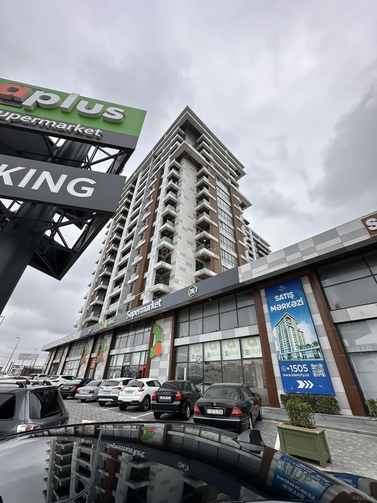 Satılır 3 otaqlı mənzil 128.8 m²