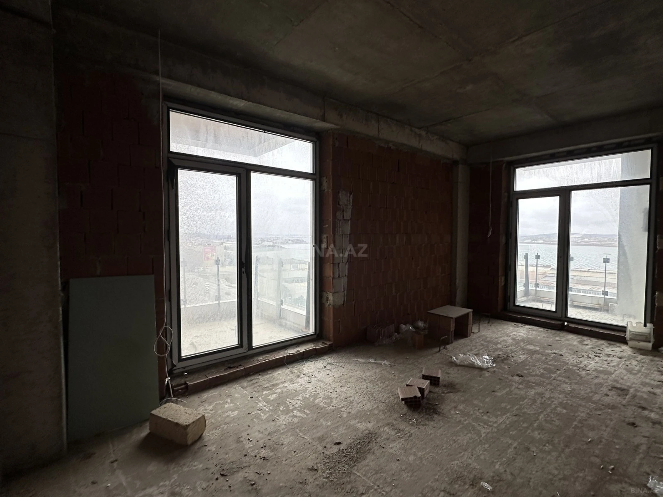 Satılır 3 otaqlı mənzil 128.8 m²