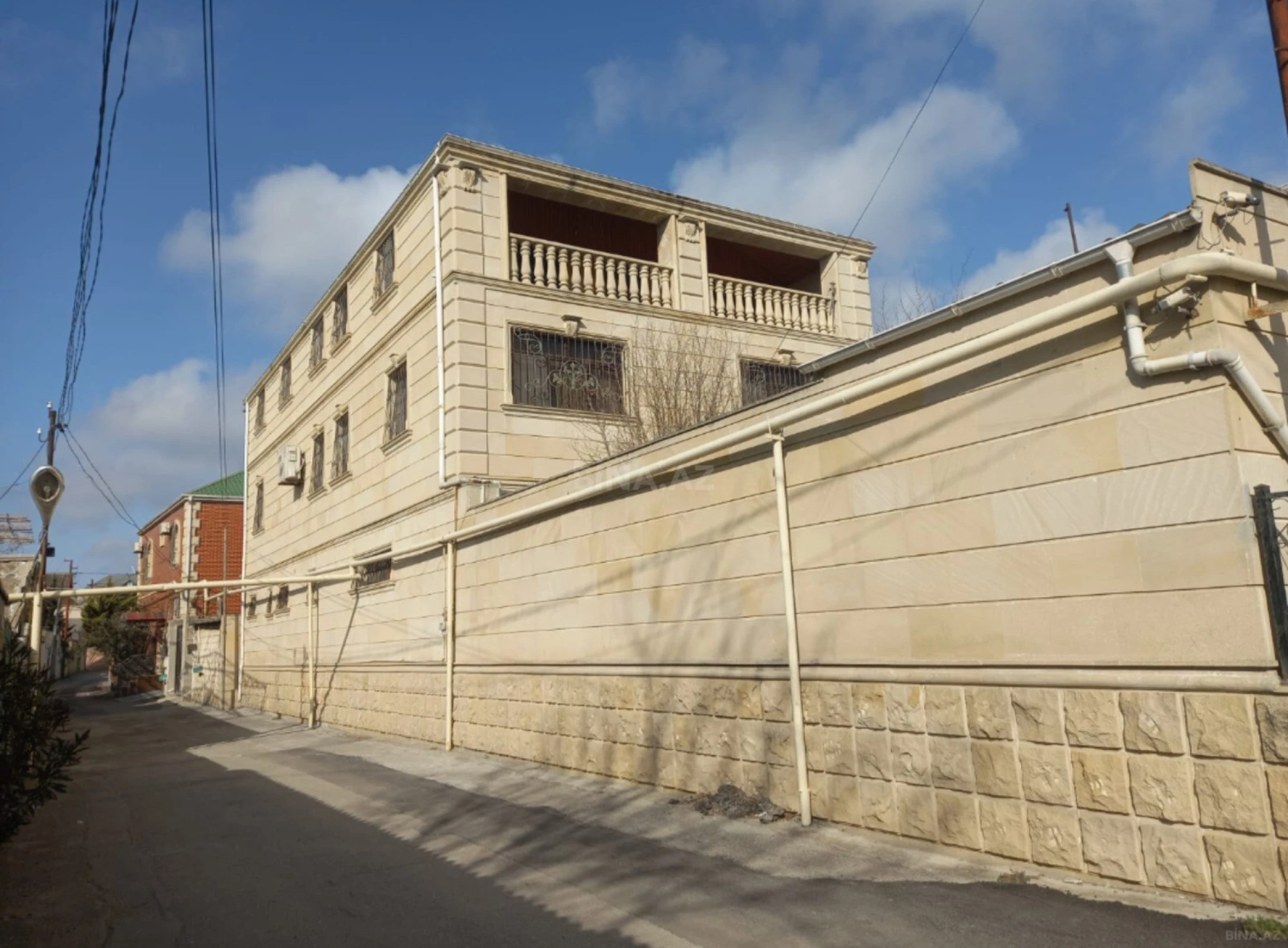 Satılır 7 otaqlı həyət evi 500 m²