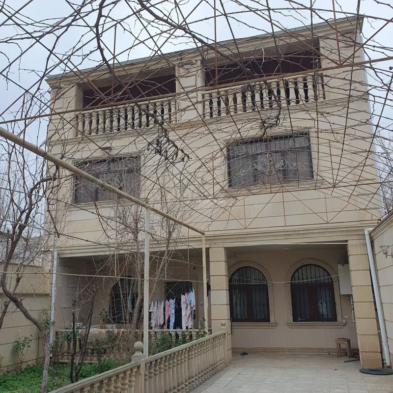 Satılır 7 otaqlı həyət evi 500 m²