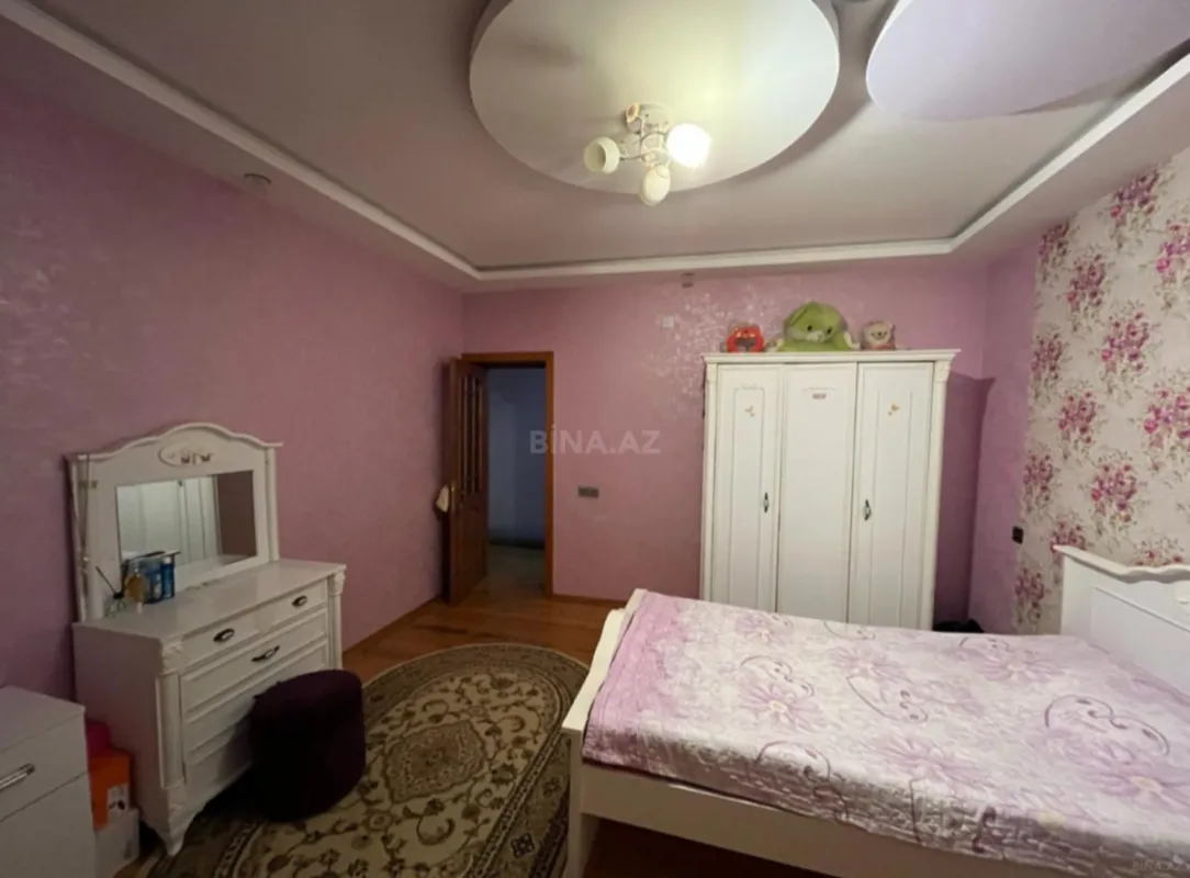 Satılır 7 otaqlı həyət evi 500 m²