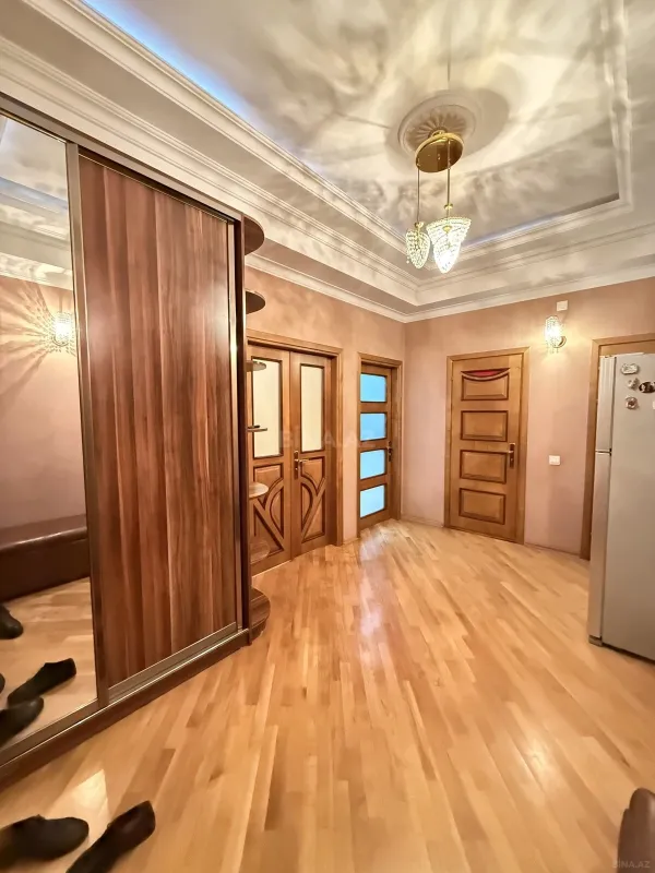 Satılır 3 otaqlı mənzil 110 m²