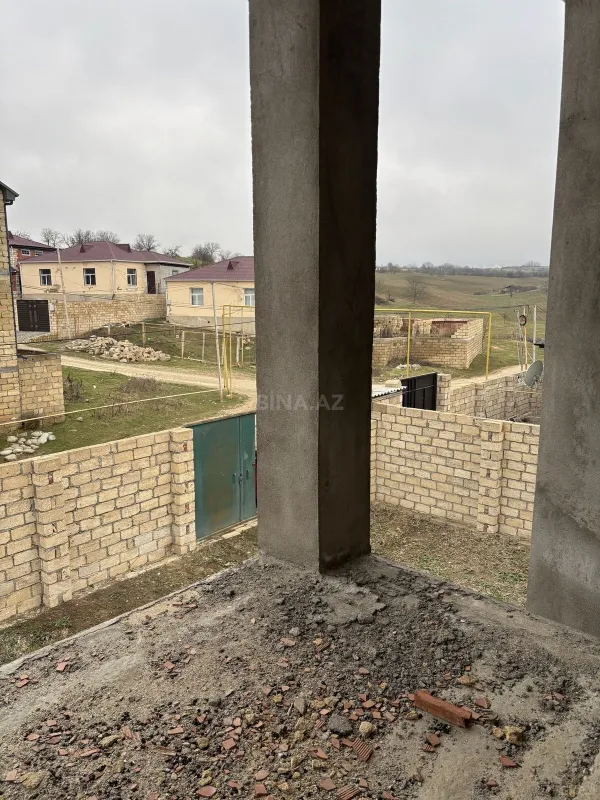 Satılır 8 otaqlı həyət evi 178.9 m²