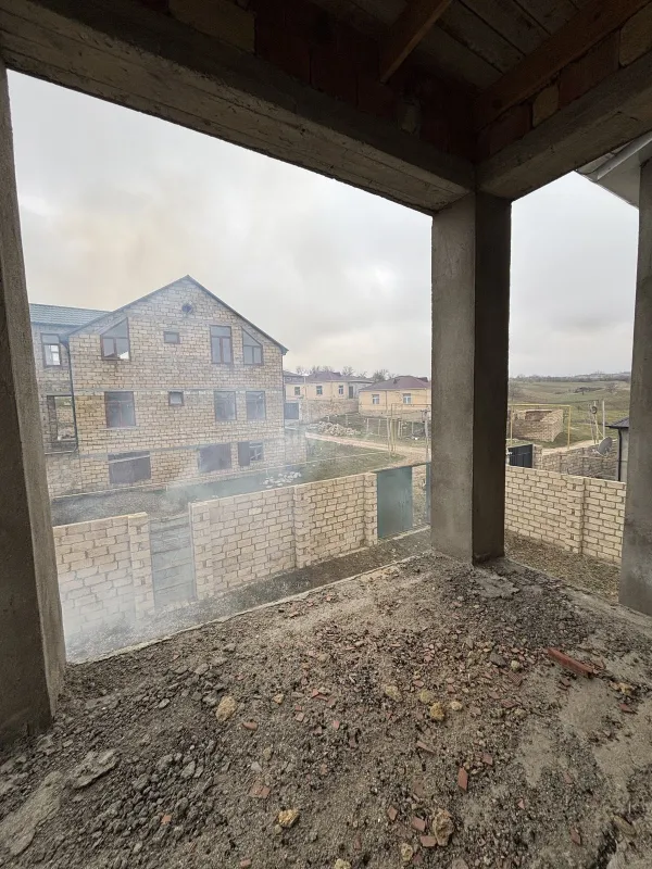 Satılır 8 otaqlı həyət evi 178.9 m²