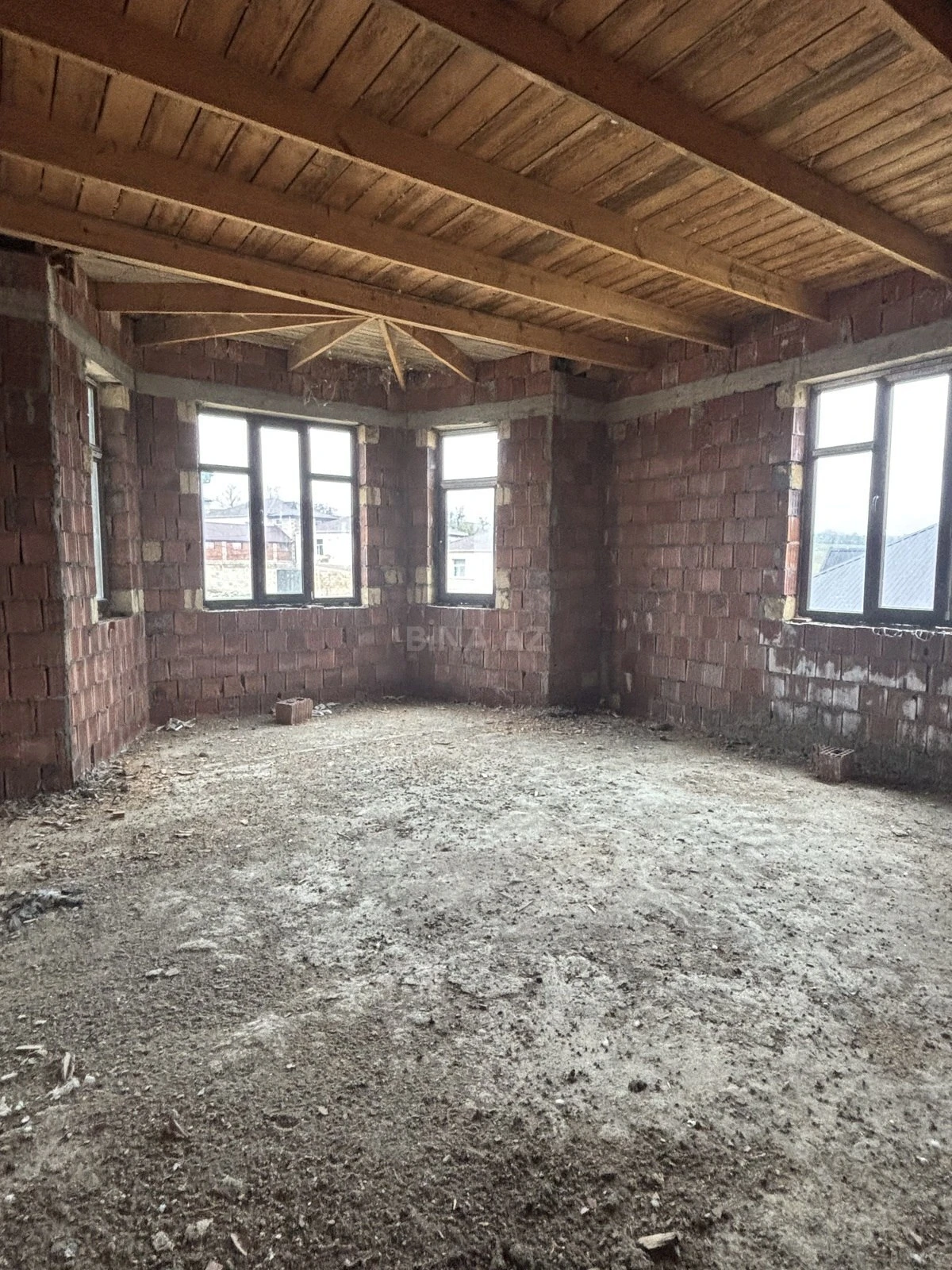 Satılır 8 otaqlı həyət evi 178.9 m²