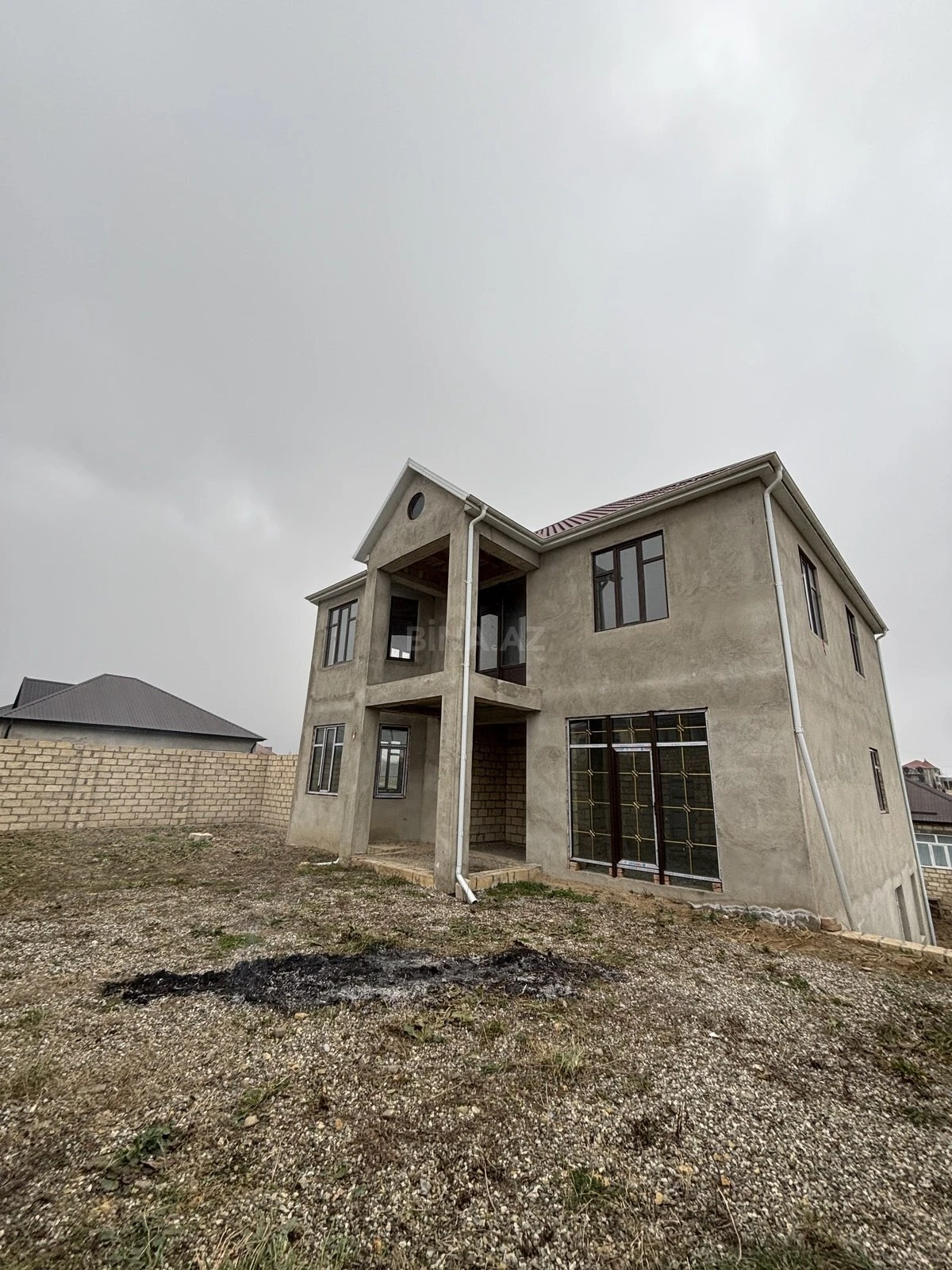 Satılır 8 otaqlı həyət evi 178.9 m²