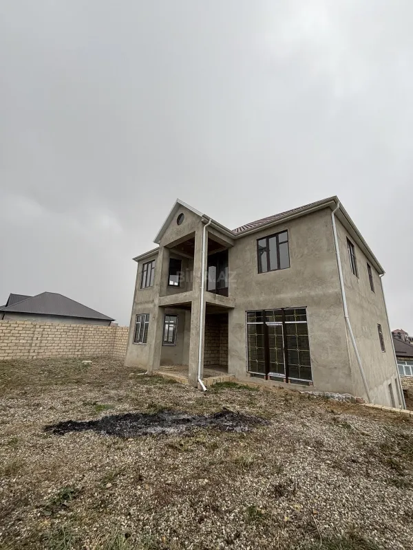 Satılır 8 otaqlı həyət evi 178.9 m²