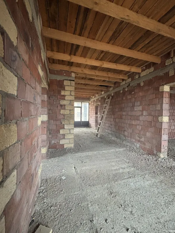 Satılır 8 otaqlı həyət evi 178.9 m²