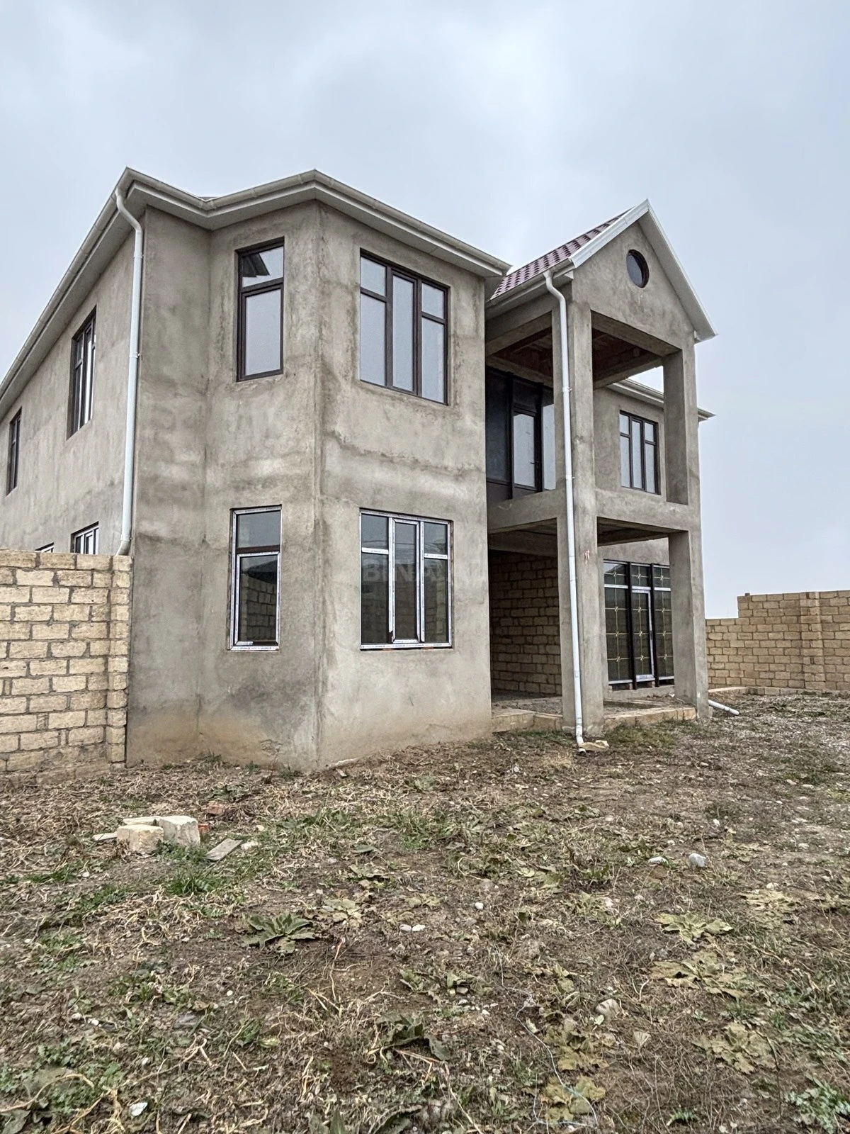 Satılır 8 otaqlı həyət evi 178.9 m²