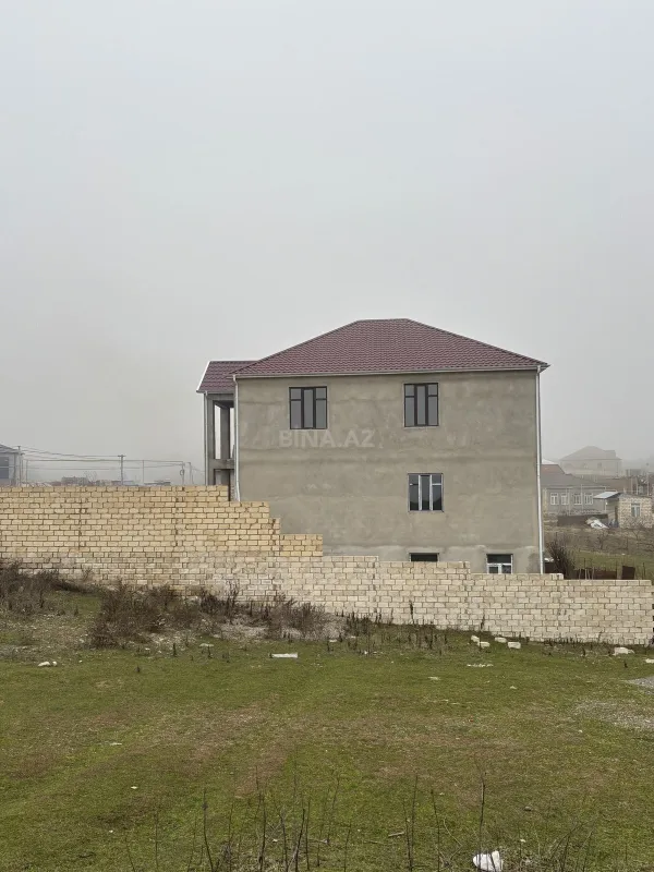 Satılır 8 otaqlı həyət evi 178.9 m²
