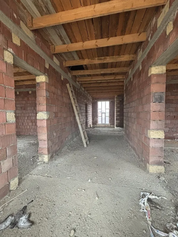 Satılır 8 otaqlı həyət evi 178.9 m²