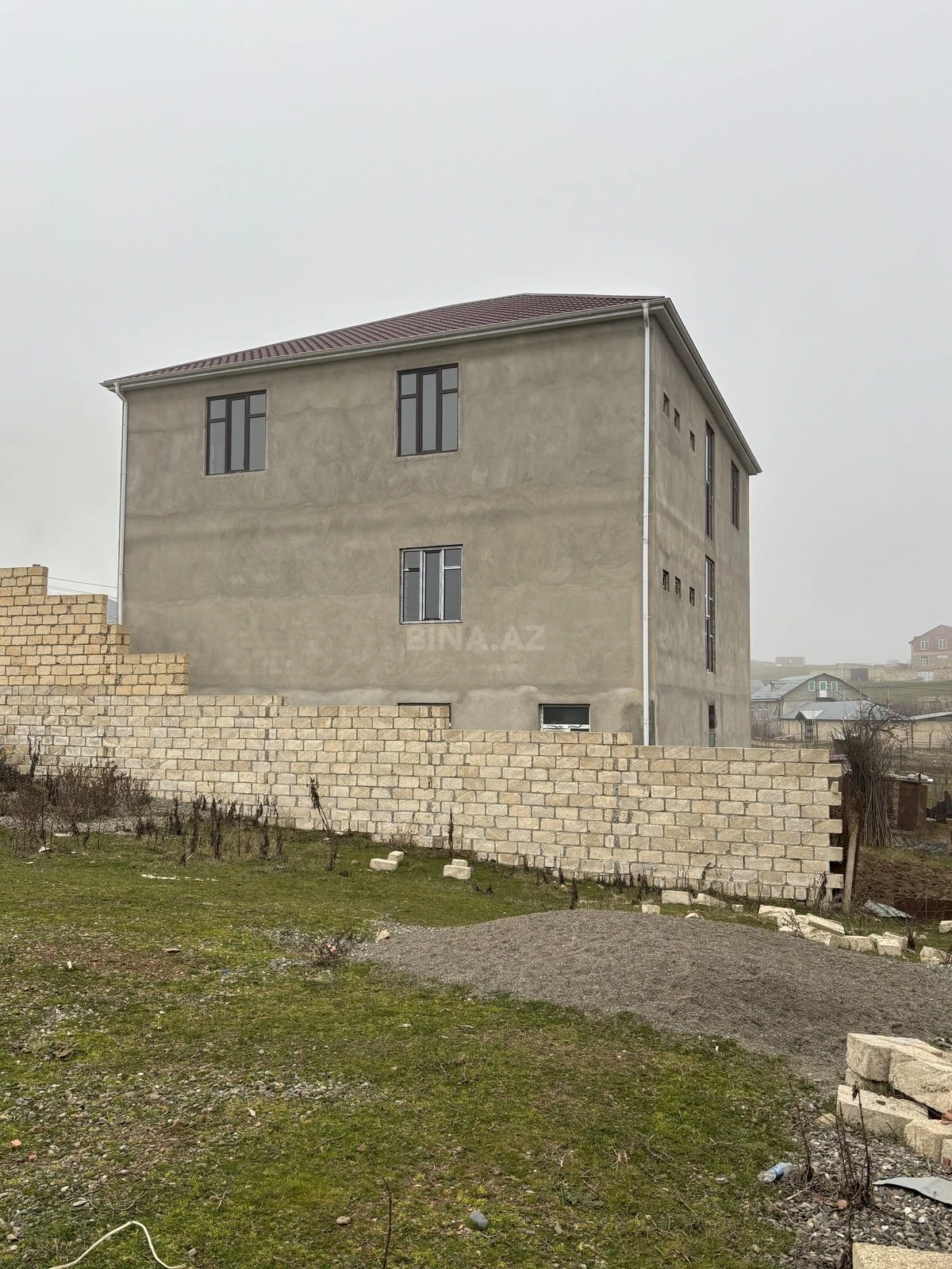 Satılır 8 otaqlı həyət evi 178.9 m²