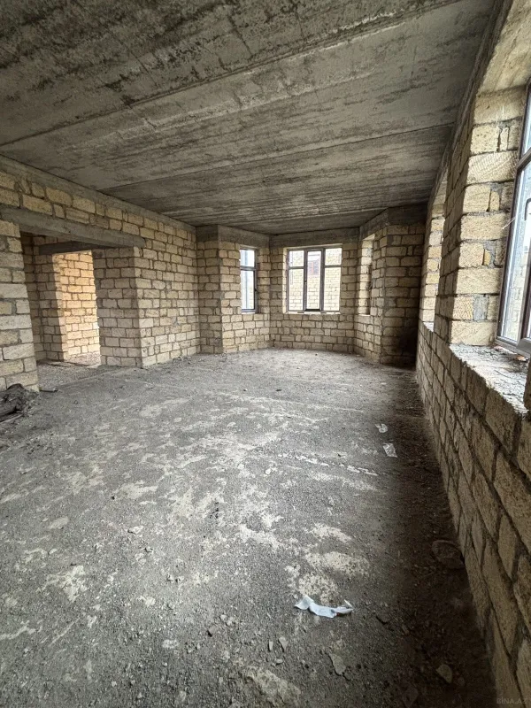 Satılır 8 otaqlı həyət evi 178.9 m²