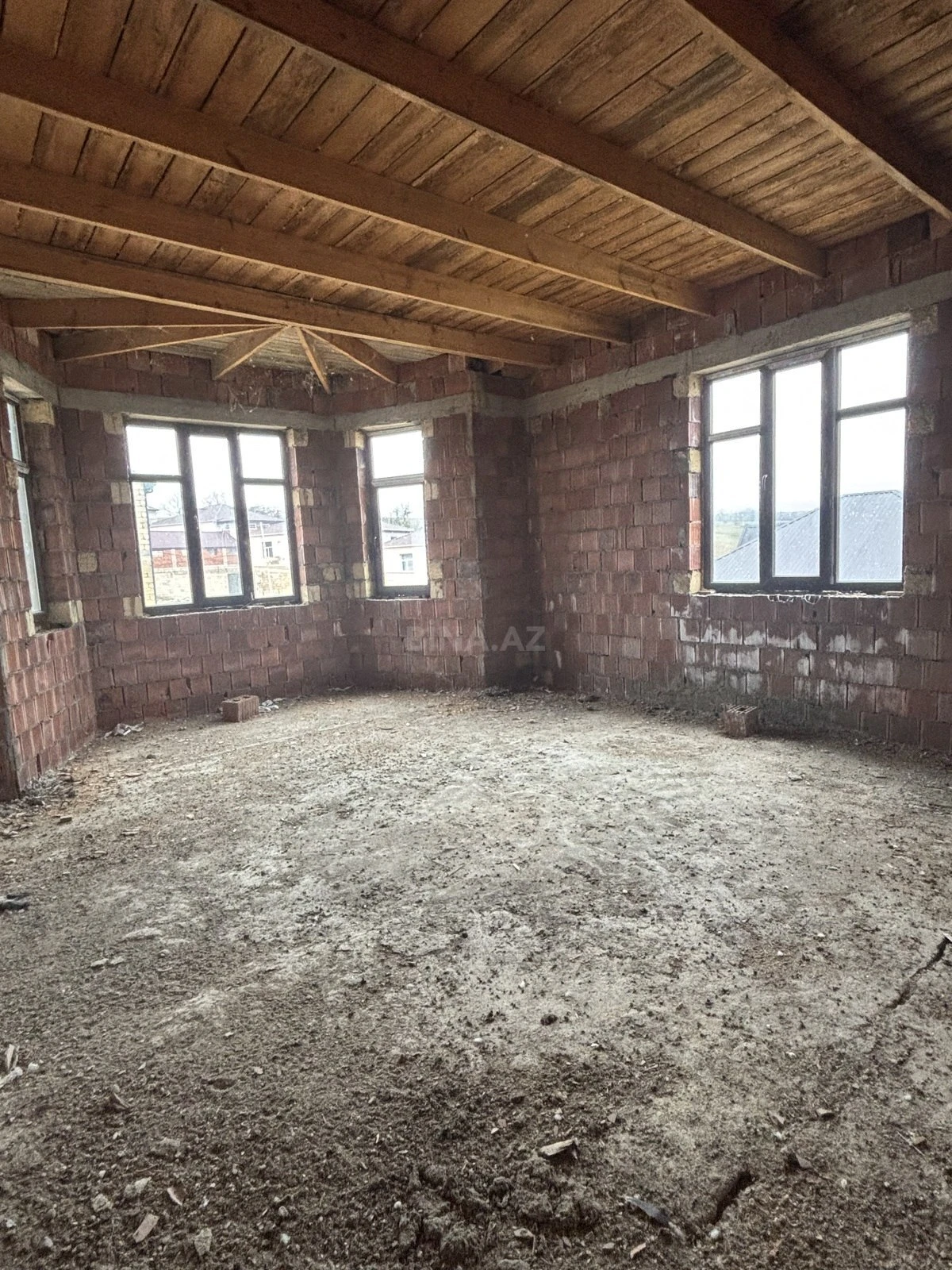 Satılır 8 otaqlı həyət evi 178.9 m²