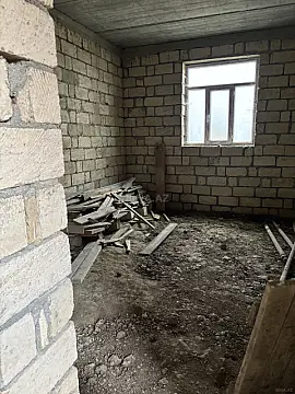 Satılır 8 otaqlı həyət evi 178.9 m²