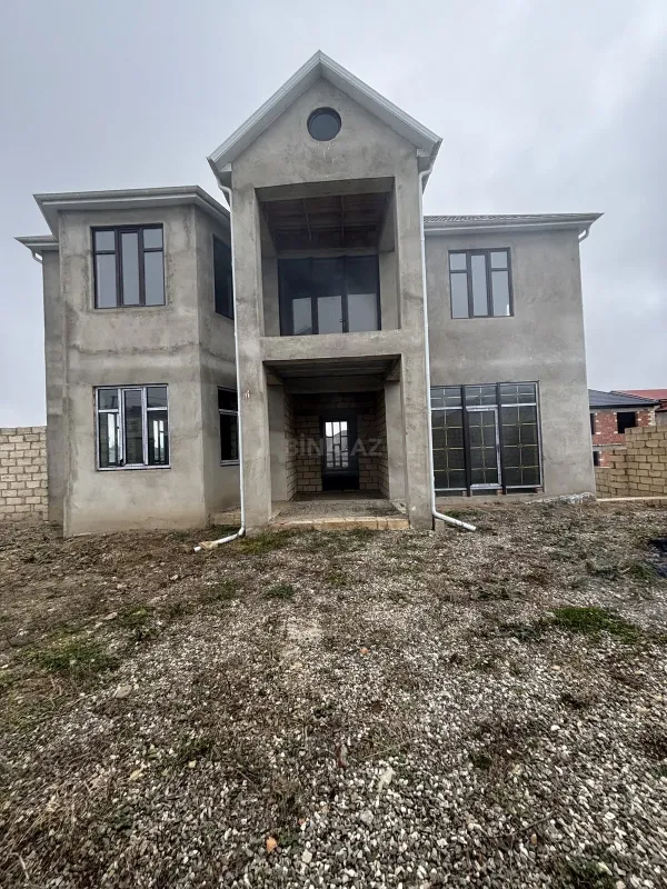 Satılır 8 otaqlı həyət evi 178.9 m²