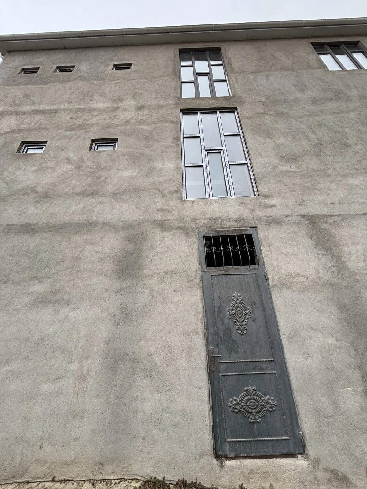 Satılır 8 otaqlı həyət evi 178.9 m²