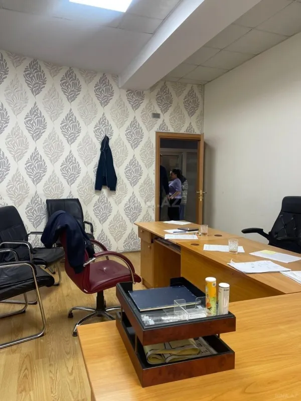 Kirayə verilir 7 otaqlı mənzil 220 m²