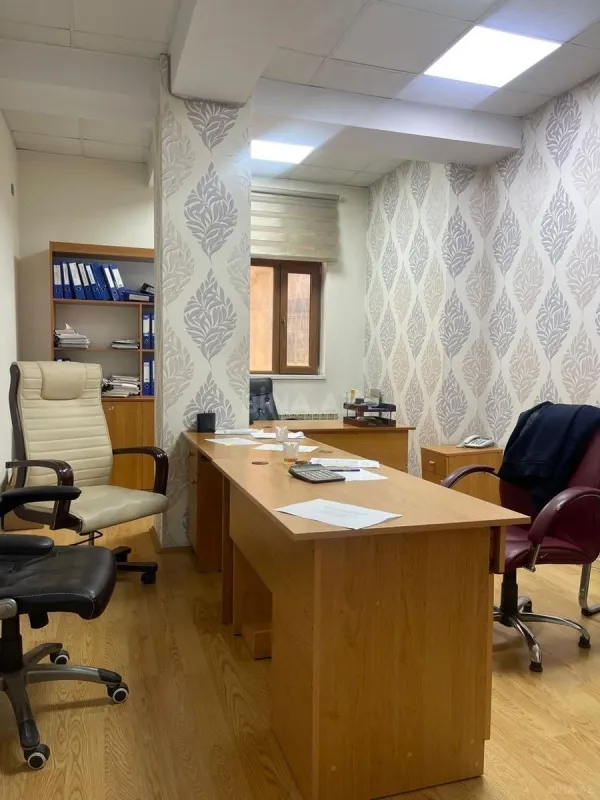 Kirayə verilir 7 otaqlı mənzil 220 m²