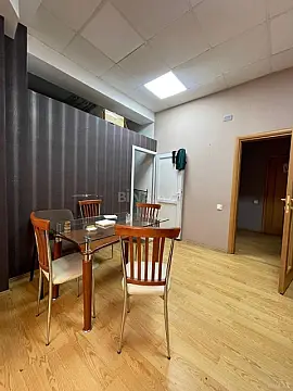 Kirayə verilir 7 otaqlı mənzil 220 m²