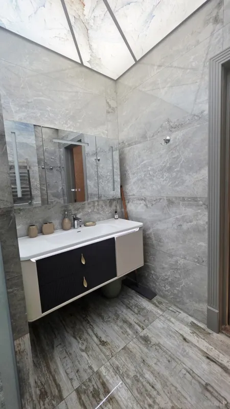 Kirayə verilir 2 otaqlı mənzil 100 m²