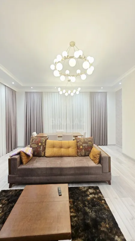 Kirayə verilir 2 otaqlı mənzil 100 m²