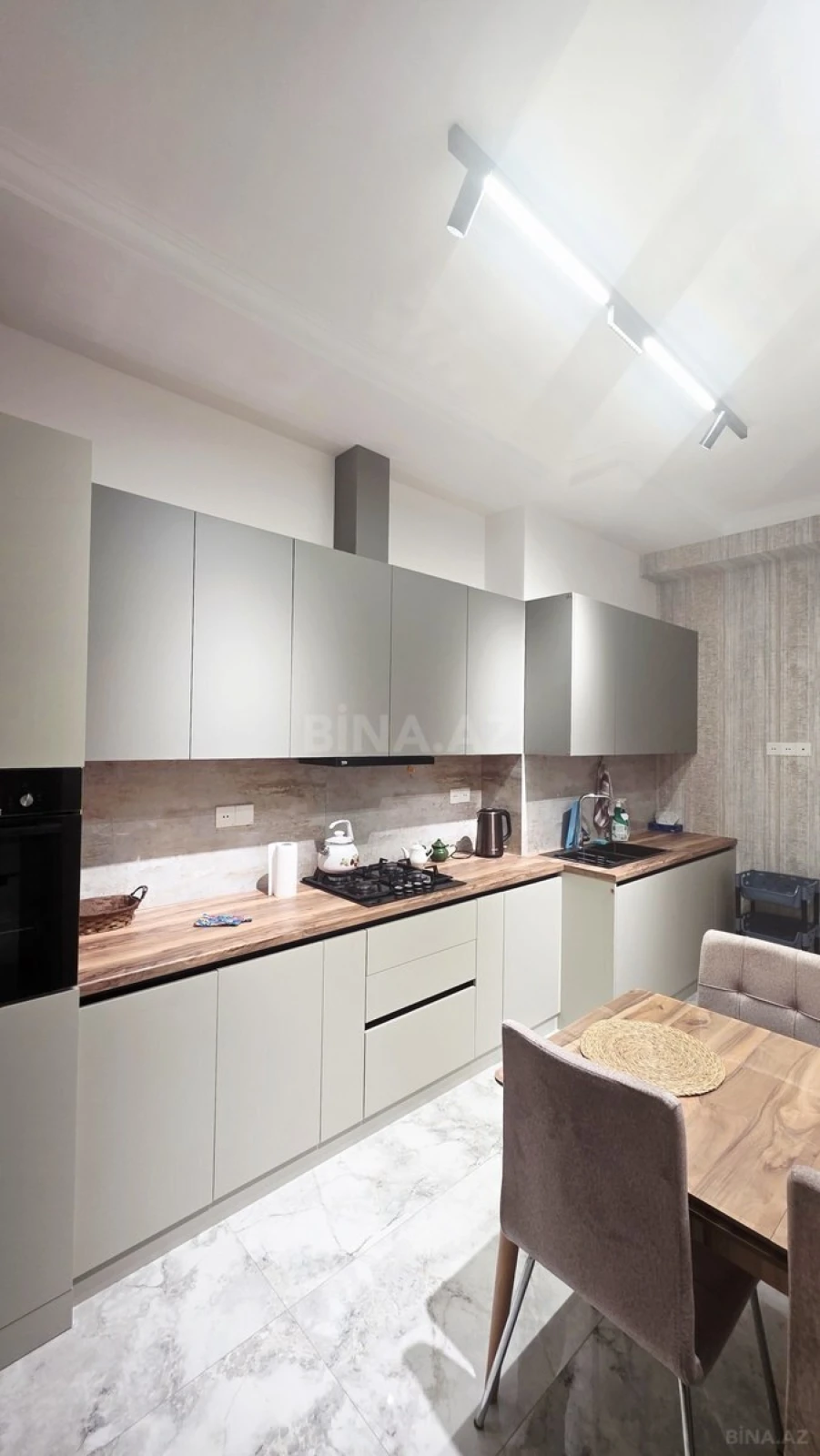 Kirayə verilir 2 otaqlı mənzil 100 m²