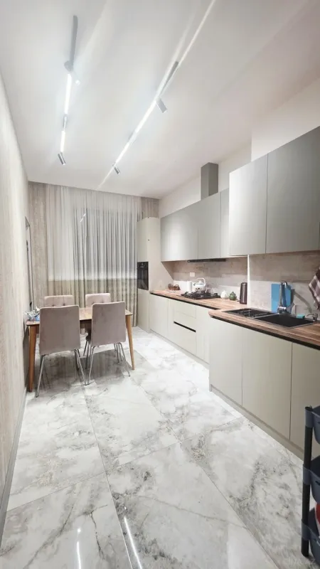 Kirayə verilir 2 otaqlı mənzil 100 m²