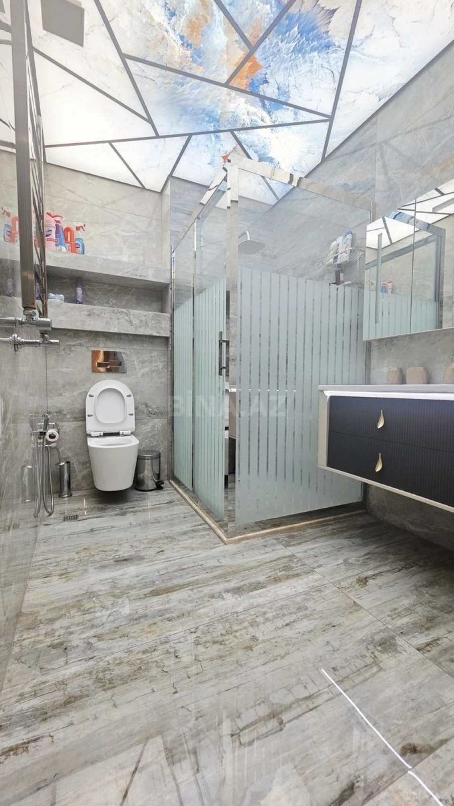 Kirayə verilir 2 otaqlı mənzil 100 m²