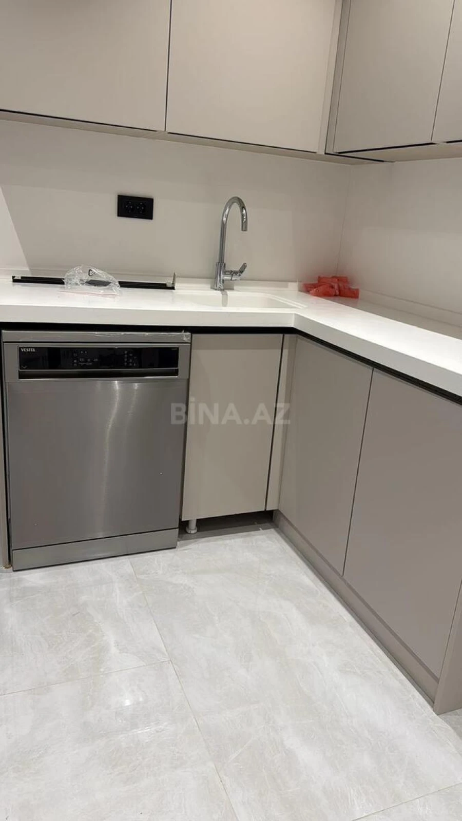 Kirayə verilir 3 otaqlı mənzil 135 m²