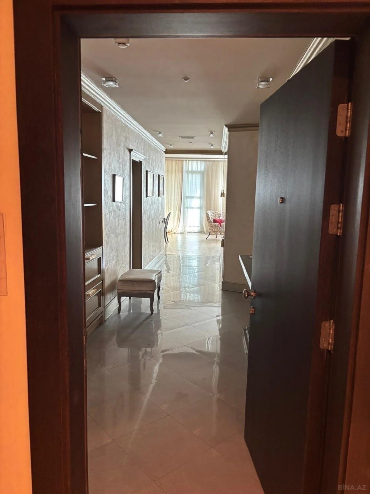 Kirayə verilir 3 otaqlı mənzil 180 m²