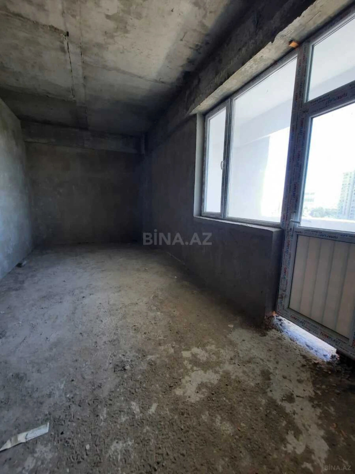 Satılır 3 otaqlı mənzil 136 m²