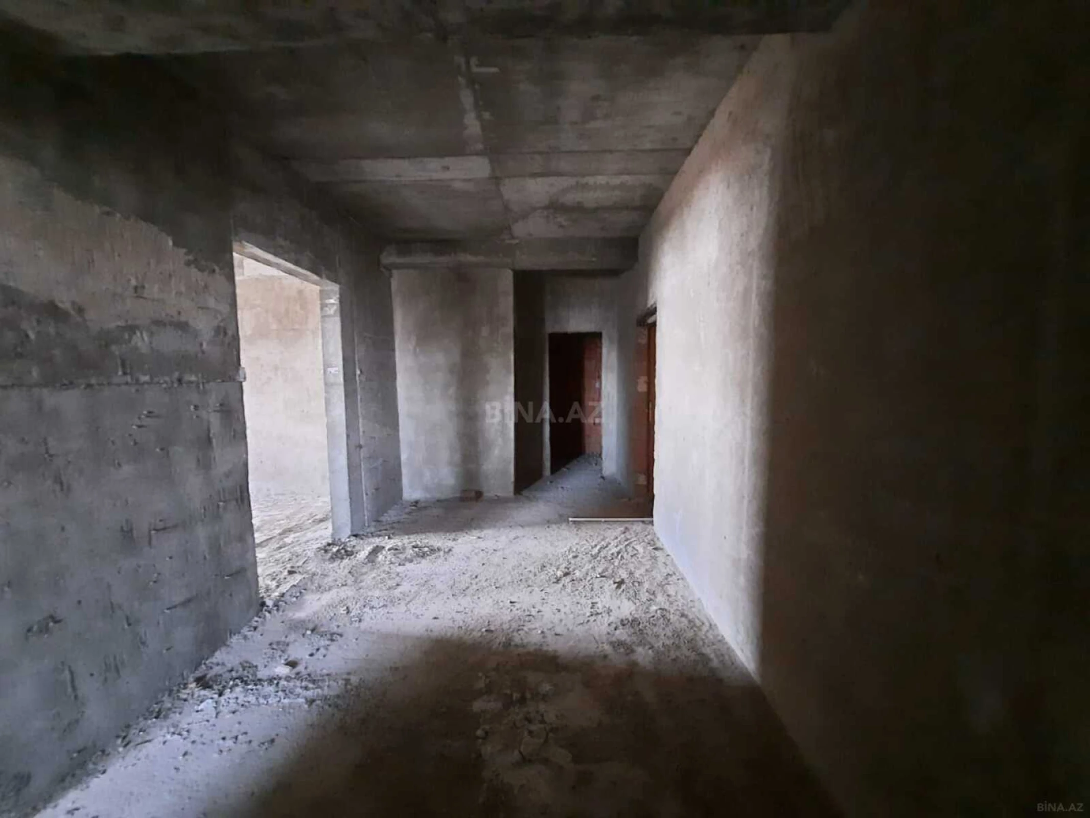 Satılır 3 otaqlı mənzil 136 m²