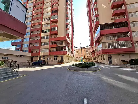 Satılır 3 otaqlı mənzil 136 m²