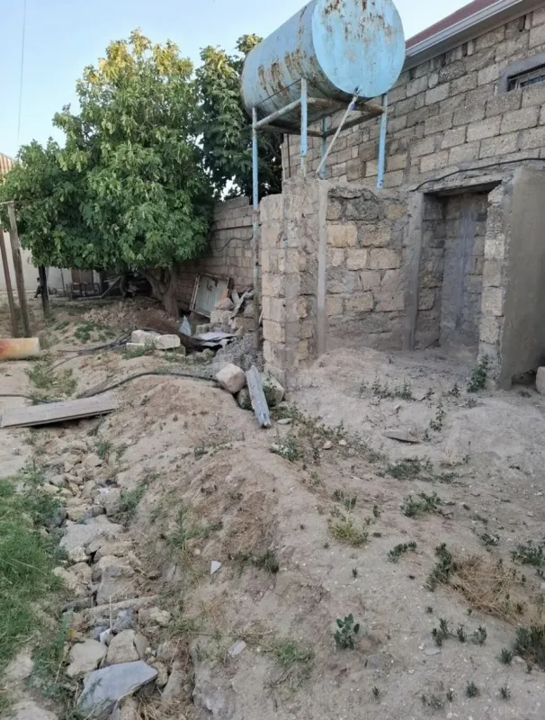 Satılır 4 otaqlı həyət evi 140 m²