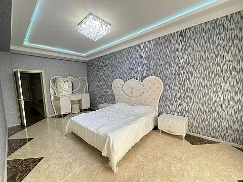 Kirayə verilir 2 otaqlı mənzil 110 m²