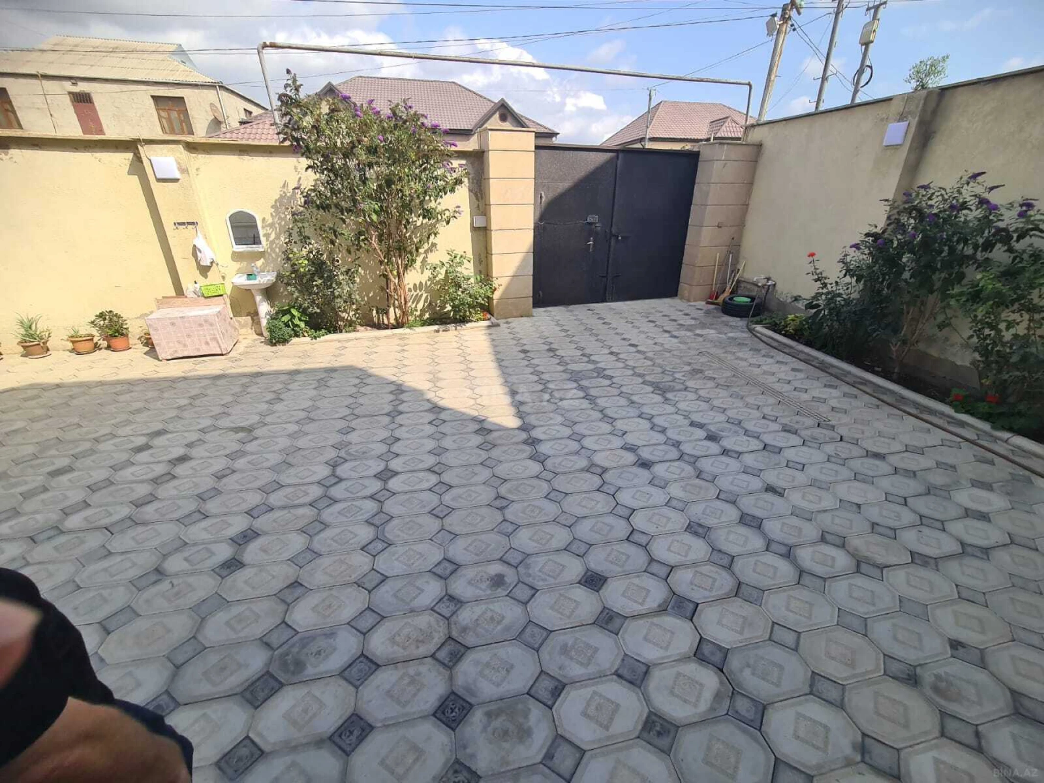 Satılır 6 otaqlı həyət evi 240 m²