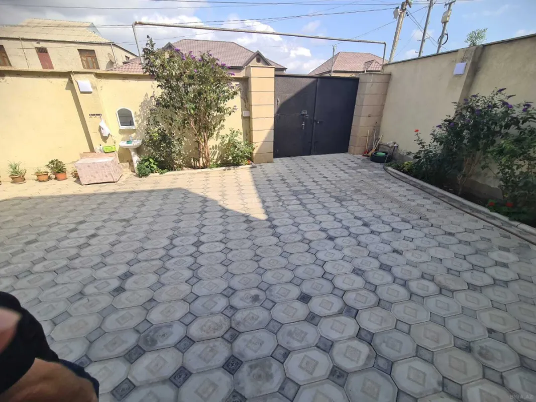 Satılır 6 otaqlı həyət evi 240 m²