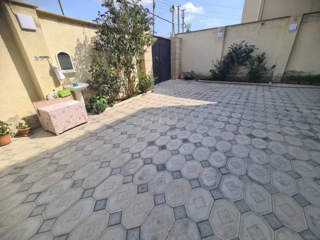 Satılır 6 otaqlı həyət evi 240 m²