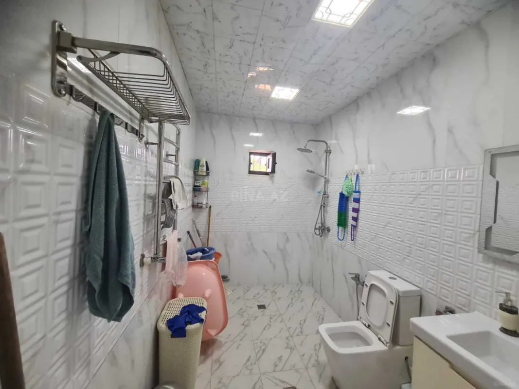 Satılır 6 otaqlı həyət evi 240 m²