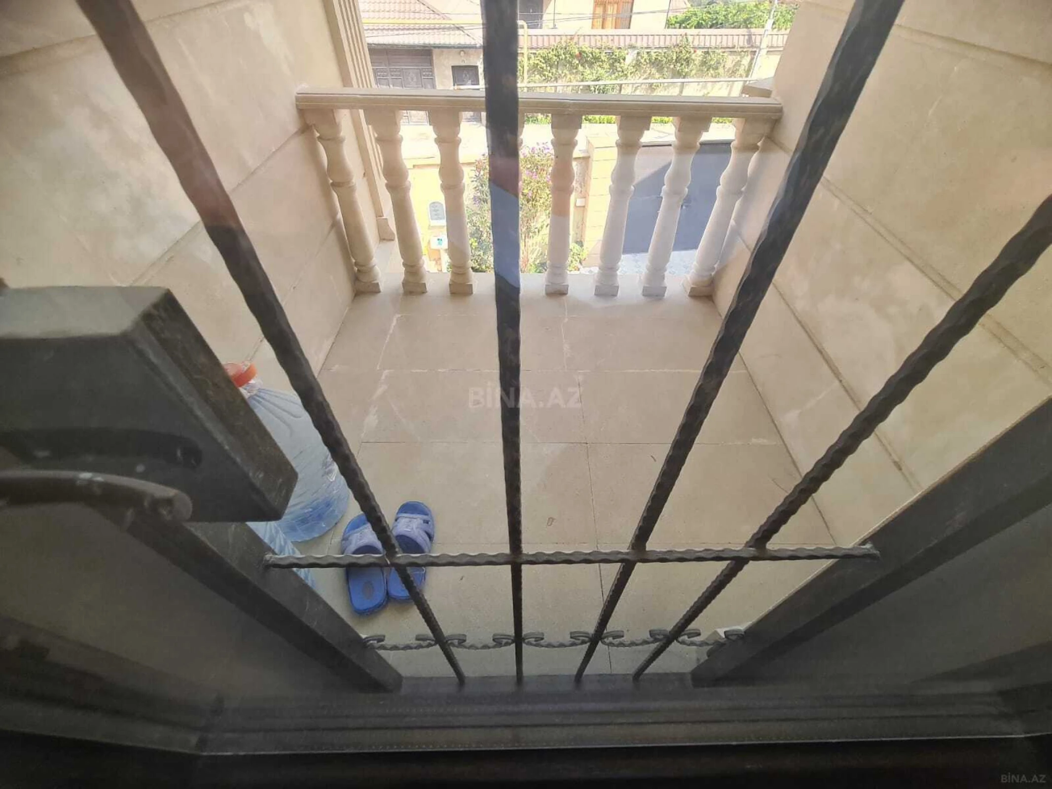 Satılır 6 otaqlı həyət evi 240 m²